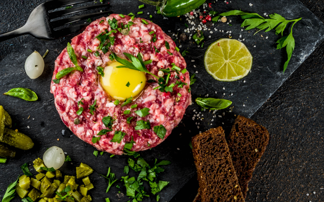 Tartar de fuet: un entrante perfecto para este verano